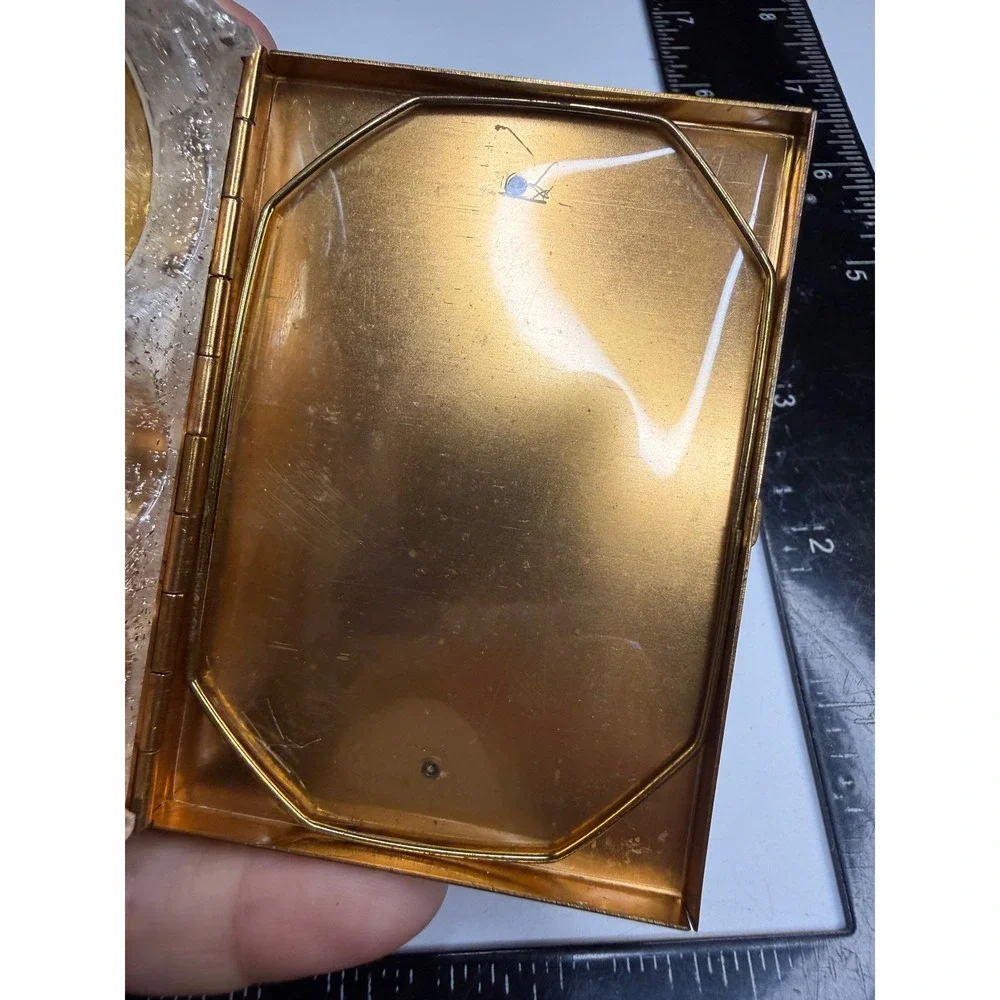 Unbranded gold tone